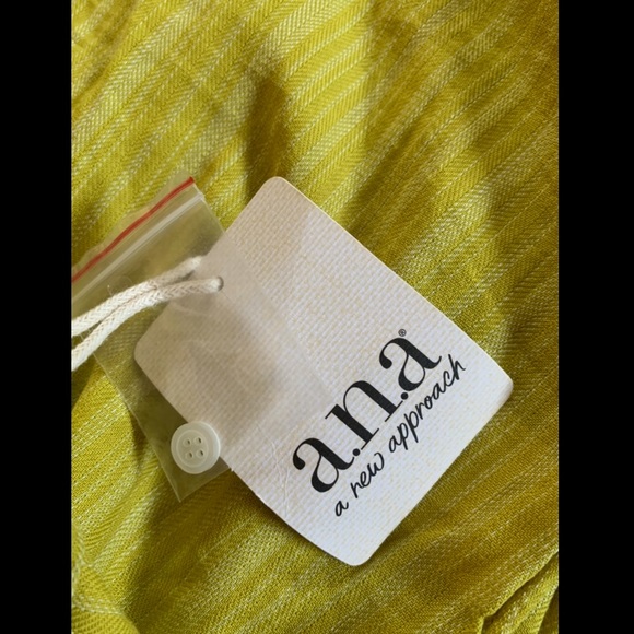 A.N.A.  A New Approach lightweight breezy tank with adjustable straps. NWT - Picture 2 of 8